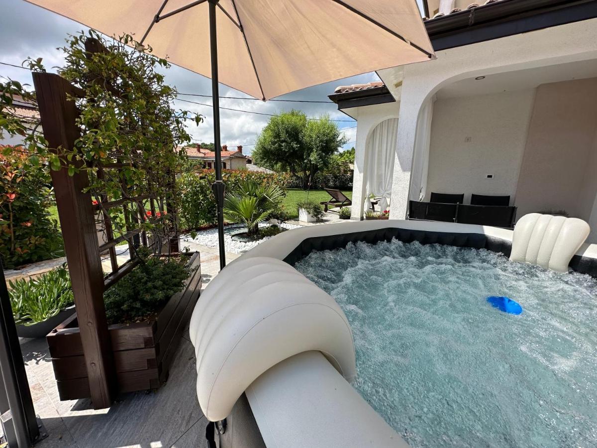 Villa Zonta Apartment Maremi With Private Jacuzzi Бує Екстер'єр фото