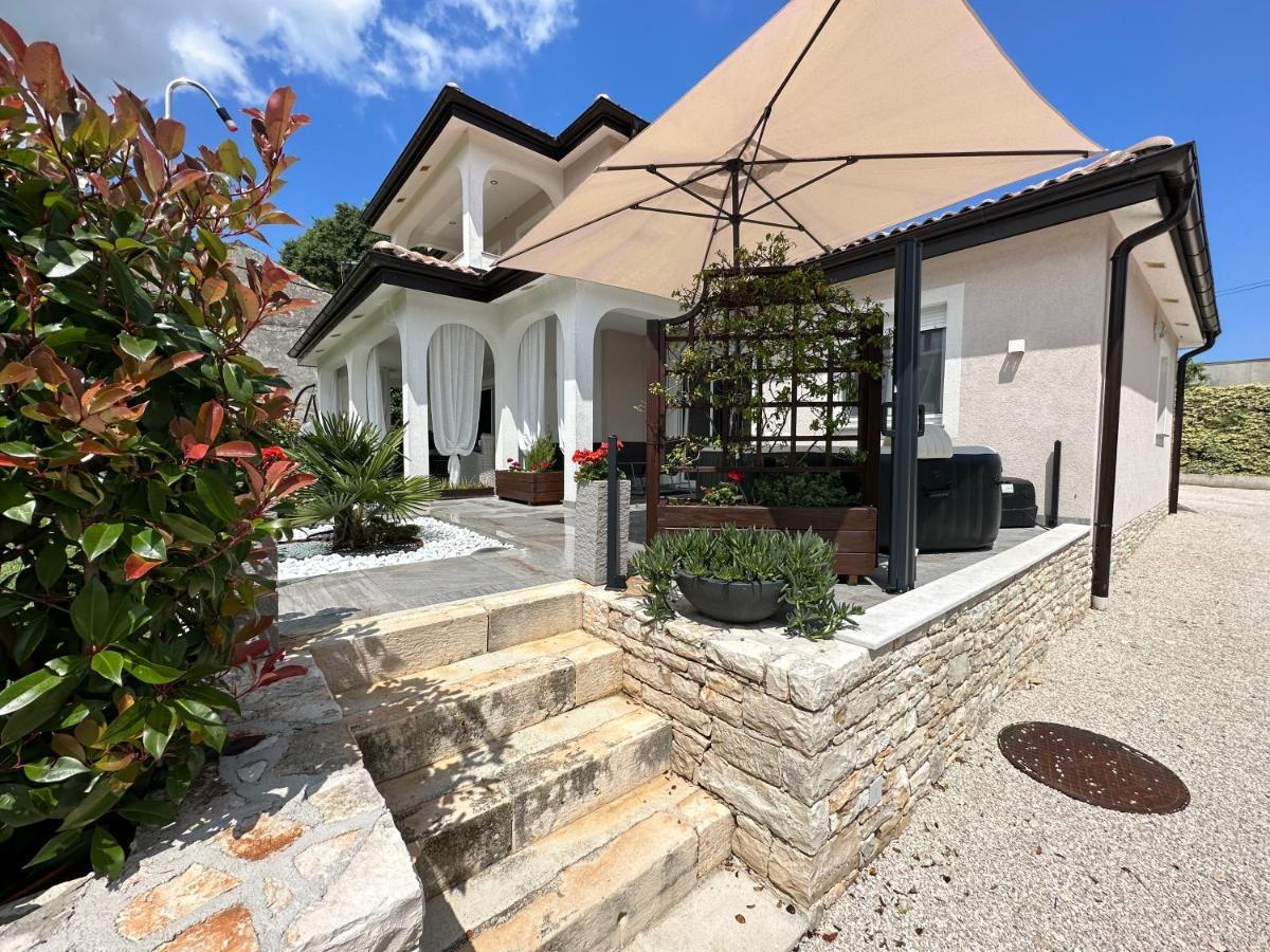 Villa Zonta Apartment Maremi With Private Jacuzzi Бує Екстер'єр фото